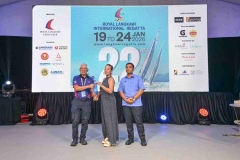 Opening-Ceremony-Prize-Presentation_0194_4_11zon