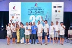 Opening-Ceremony-Prize-Presentation_0267_9_11zon