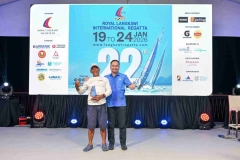 Opening-Ceremony-Prize-Presentation_0270_10_11zon