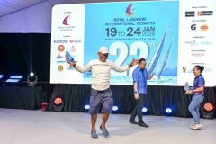 Opening-Ceremony-Prize-Presentation_0271_1_11zon